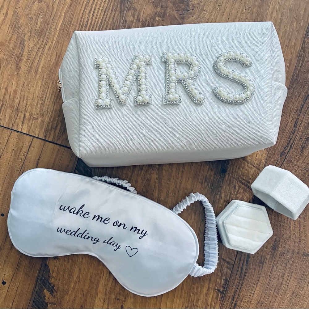 Elegant White Bridal Bag & Accessories